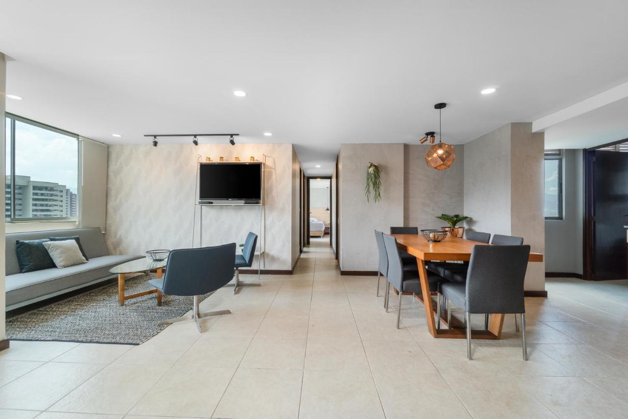 Apartamentos Poblado Alejandria By Housy Host Medellín Eksteriør billede
