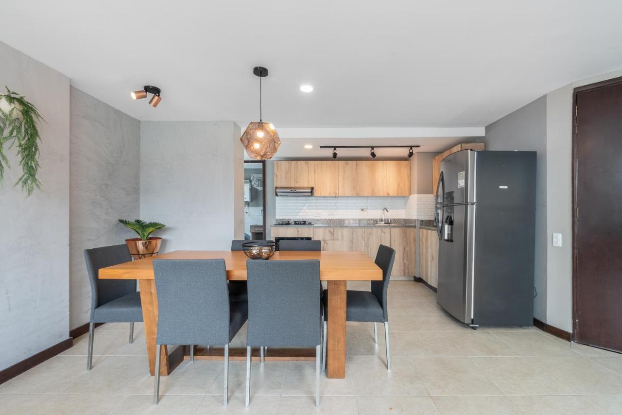 Apartamentos Poblado Alejandria By Housy Host Medellín Eksteriør billede