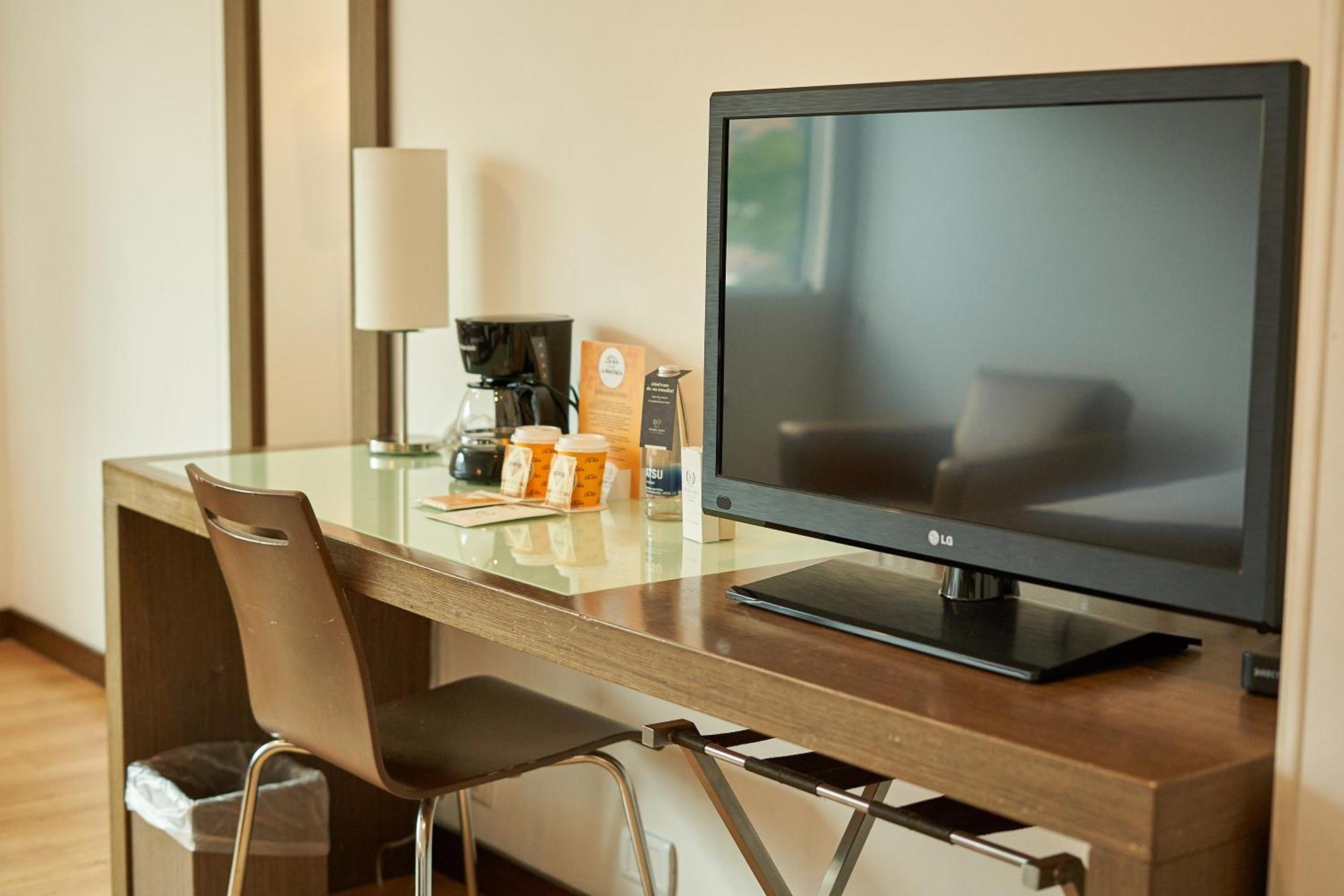 Apartamentos Poblado Alejandria By Housy Host Medellín Eksteriør billede