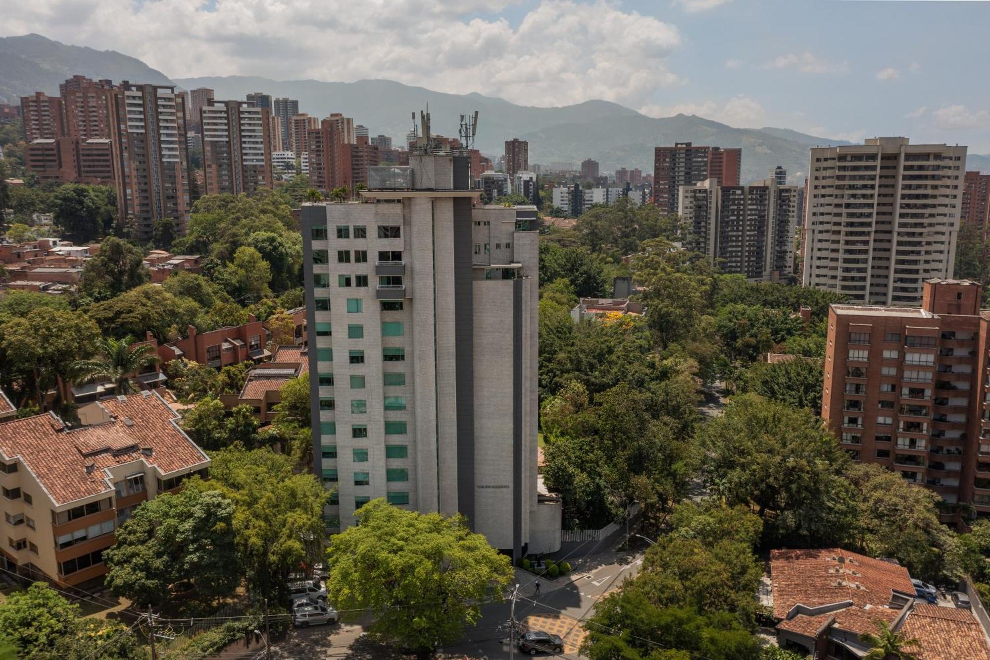 Apartamentos Poblado Alejandria By Housy Host Medellín Eksteriør billede