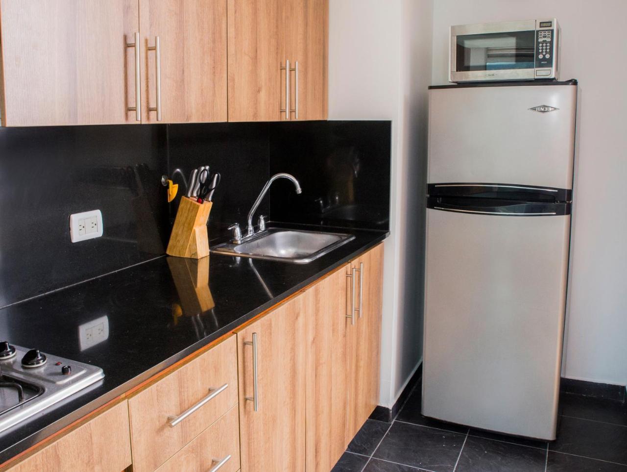 Apartamentos Poblado Alejandria By Housy Host Medellín Eksteriør billede